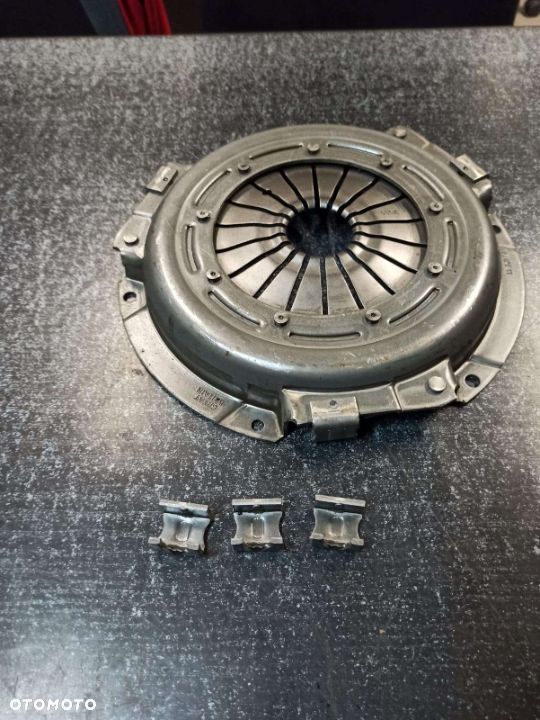 Docisk sprzęgła (218mm) CHEVROLET AVEO KALOS;  ESPERO, NEXIA; OPEL ASCONA C, ASTRA F, CALIBRA A, - 2