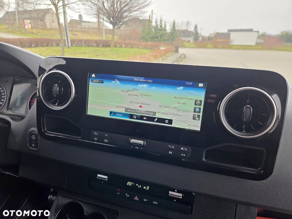 Mercedes-Benz Sprinter - 25