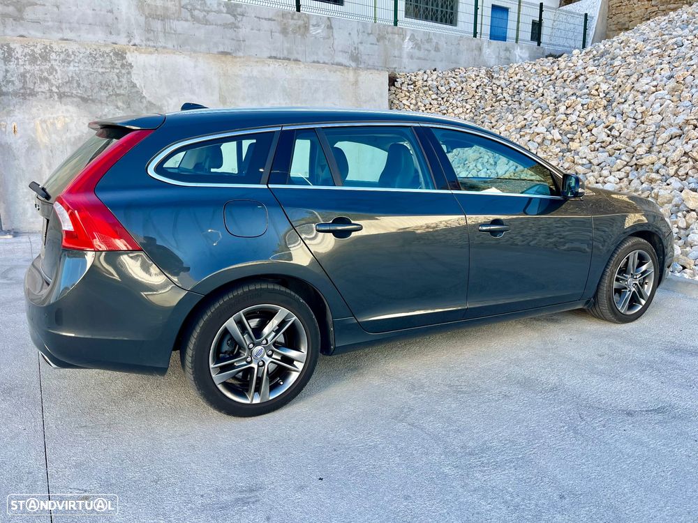 Volvo V60 D6 Plug-In-Hybrid AWD Geartronic Summum - 19