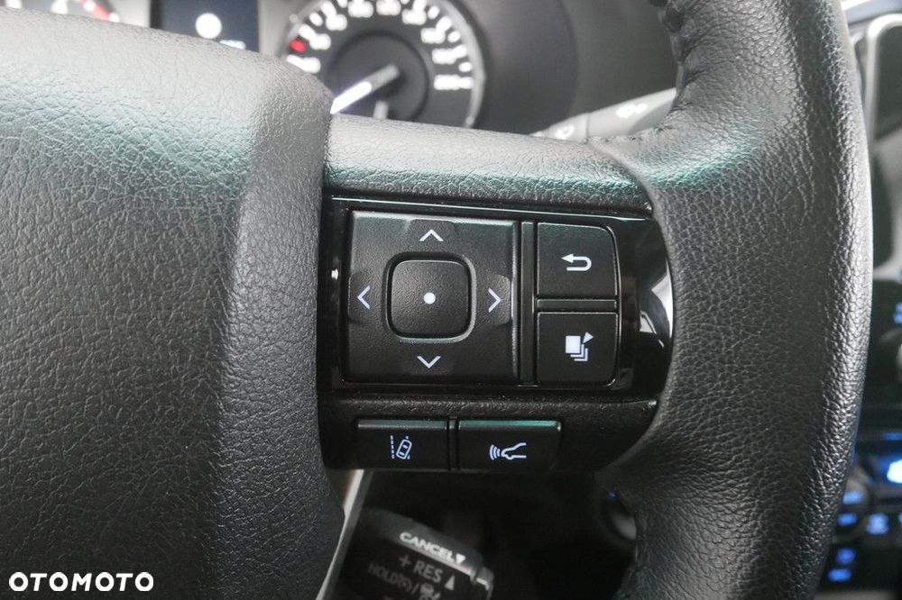 Toyota Hilux 2.8 D-4D Double Cab SR5 4x4 - 28