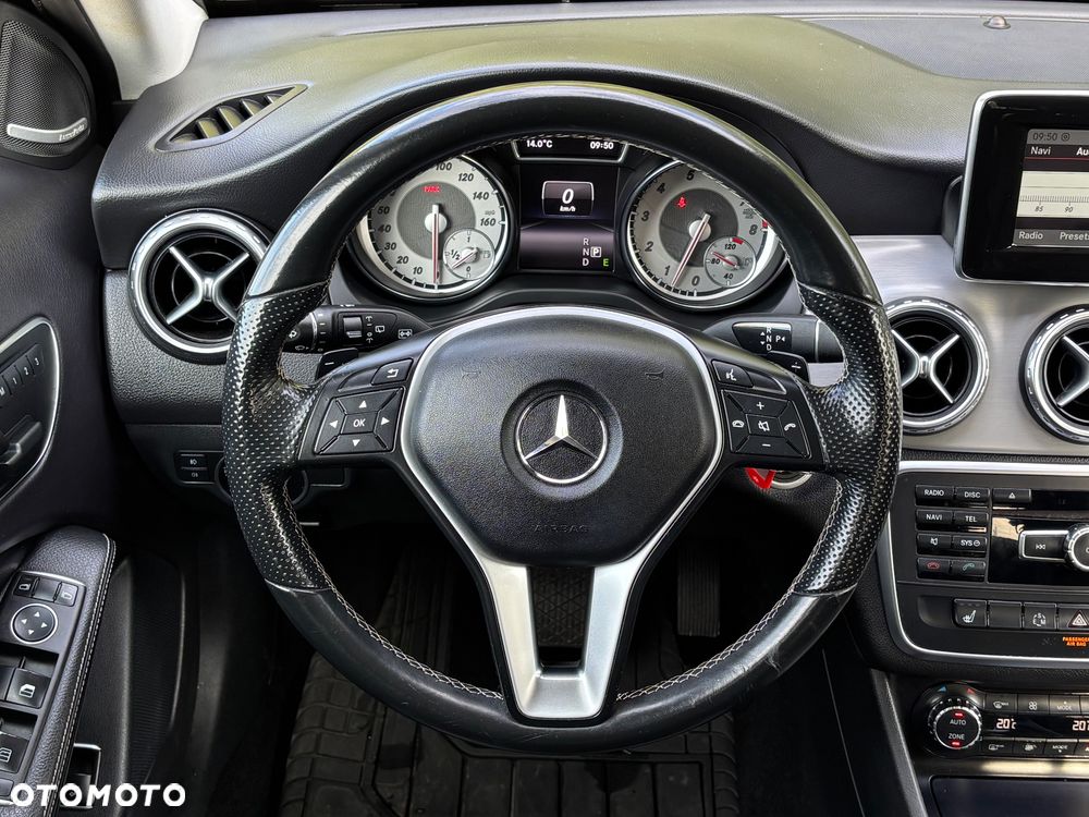 Mercedes-Benz GLA 250 7G-DCT - 17