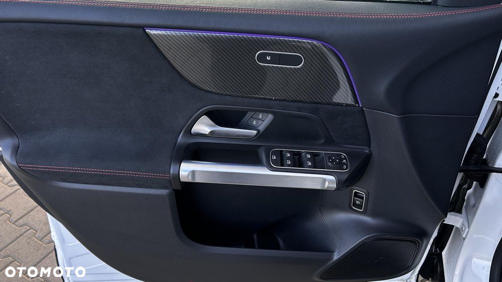 Mercedes-Benz GLB 200 AMG Line 7G-DCT - 10