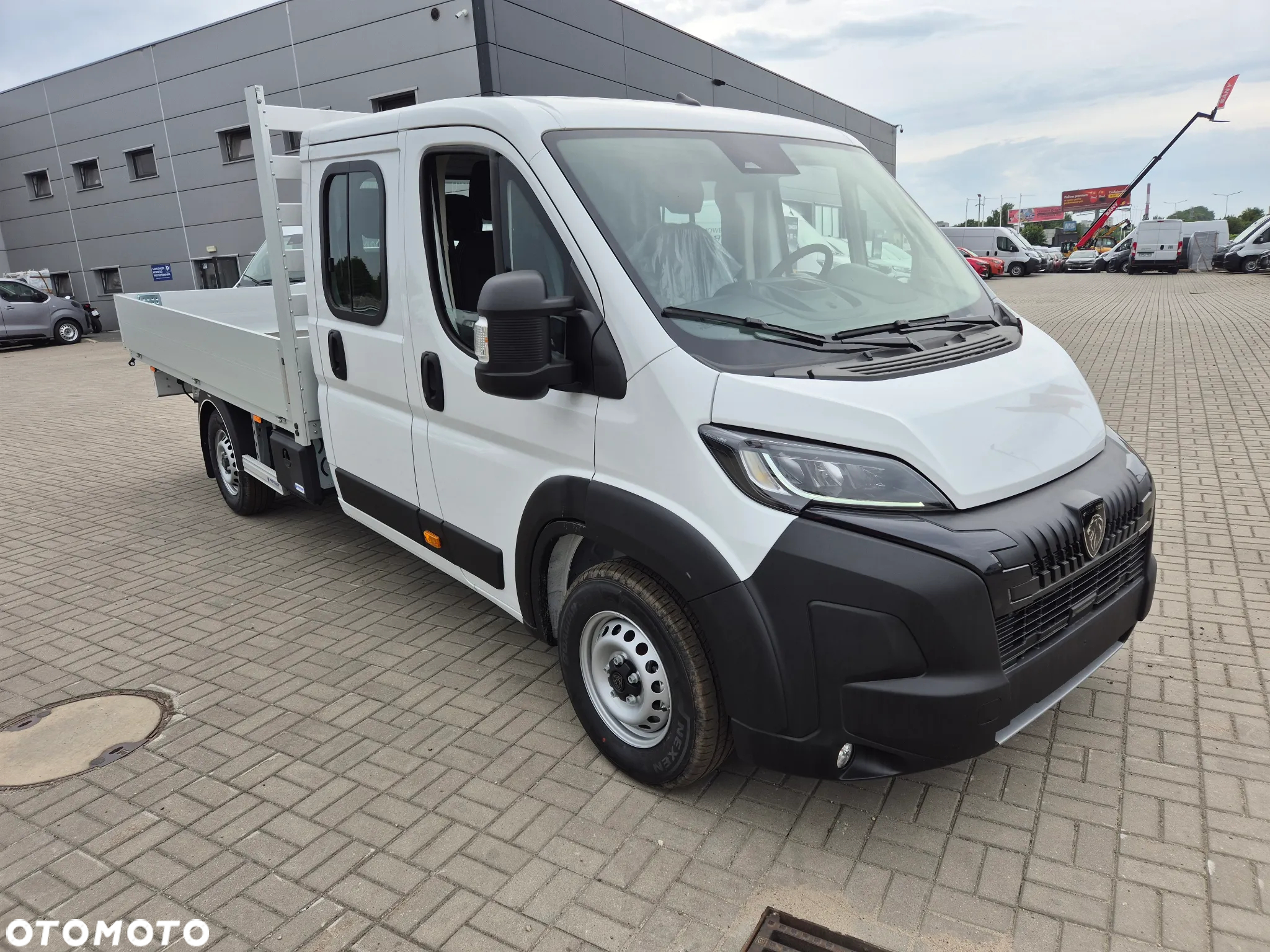 Peugeot Boxer Podwójna Kabina DOKA 7 miejsc L3 2.2 140KM 3.5t Skrzynia 3.6 x 2.1 - 4