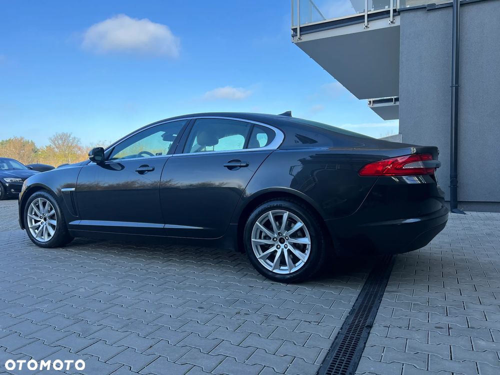 Jaguar XF 2.2 D Luxury - 4