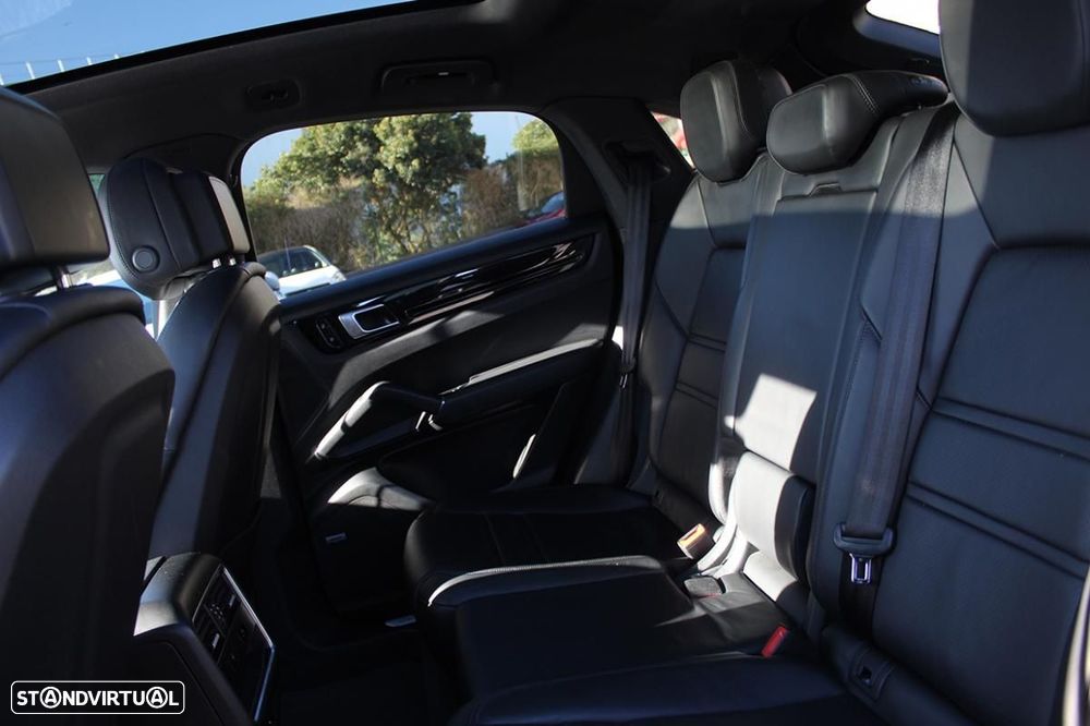 Porsche Cayenne Coupé E-Hybrid - 41