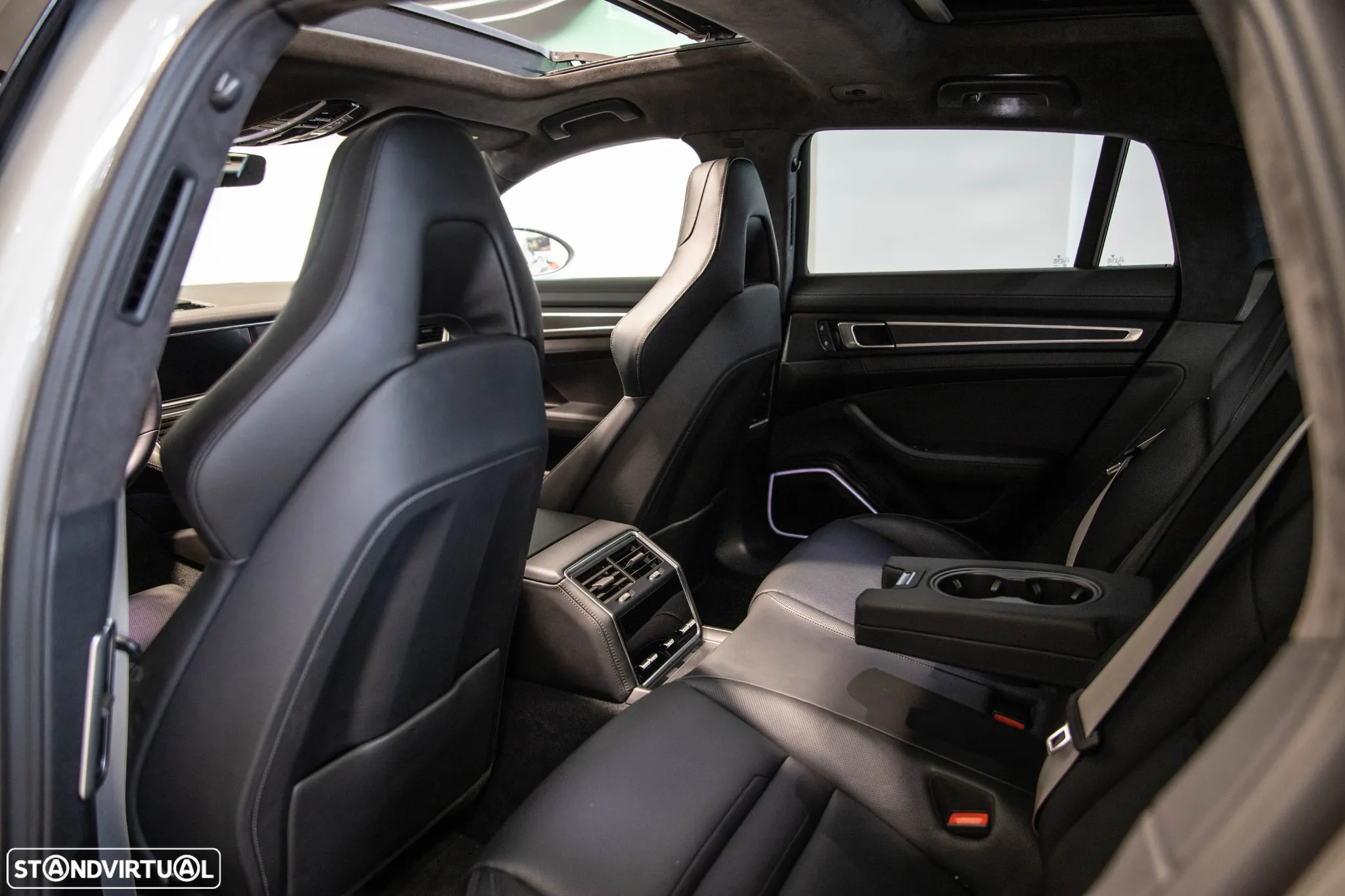 Porsche Panamera Sport Turismo 4 E-Hybrid - 16