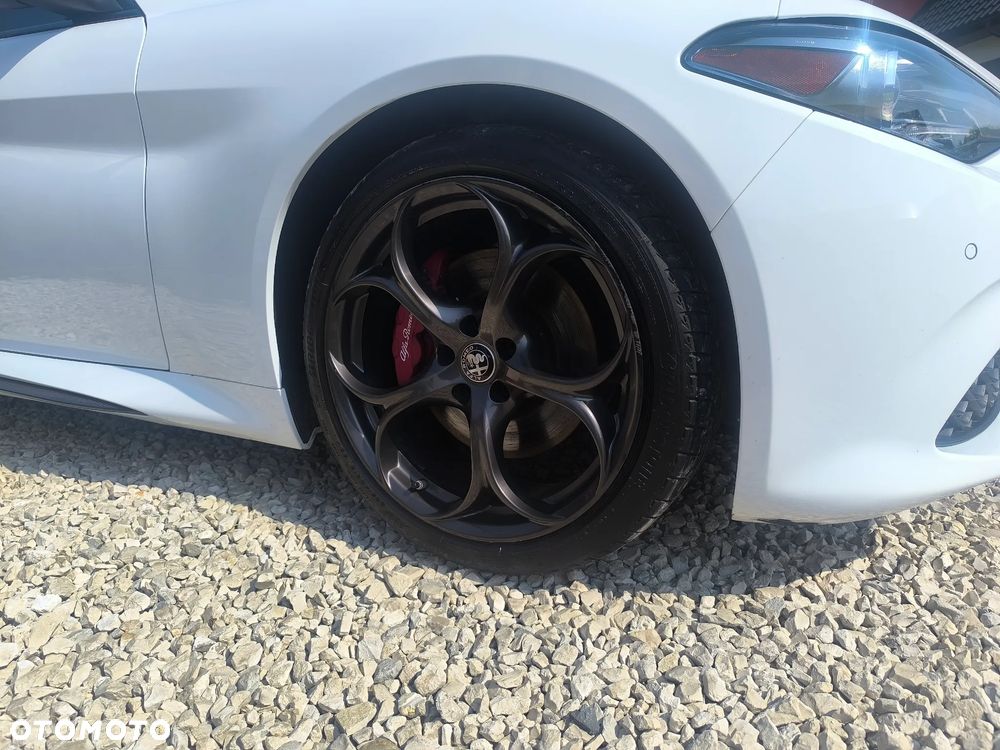 Alfa Romeo Giulia 2.0 Turbo 16V AT8-Q4 Ti - 12