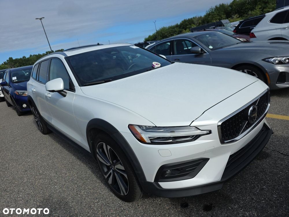 Volvo V60 Cross Country B5 B AWD Plus - 3
