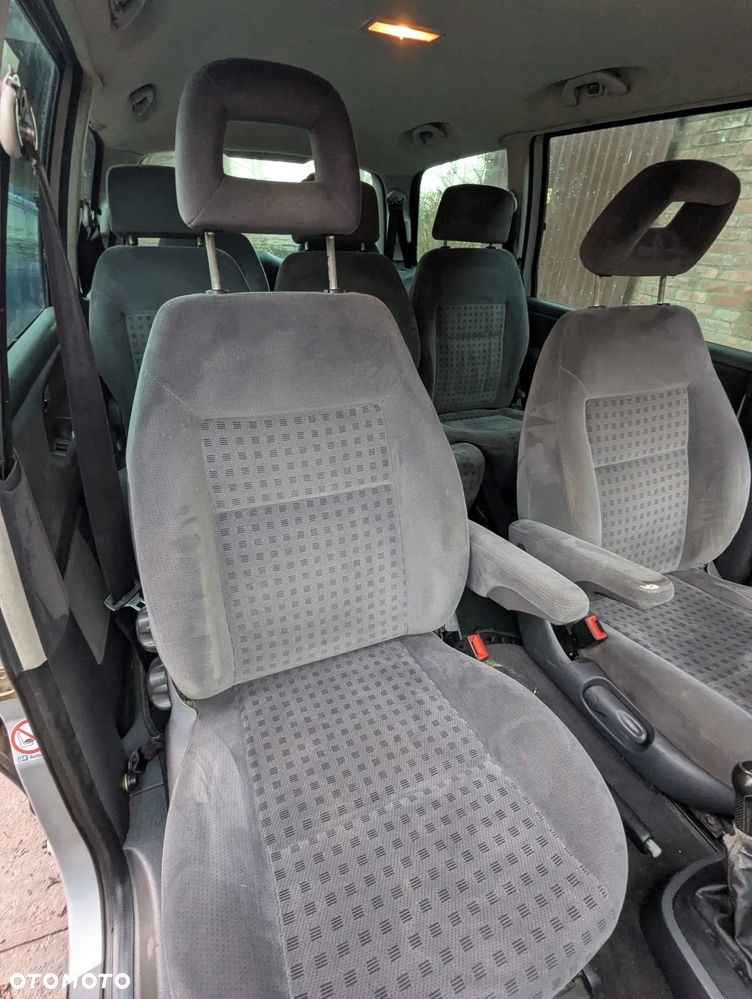 Volkswagen Sharan 1.9 TDI Basis - 8