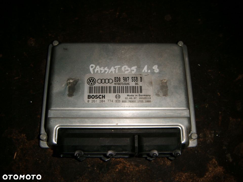 PASSAT B5 1.8 KOMPUTER SILNIKA 8D0907558B - 1