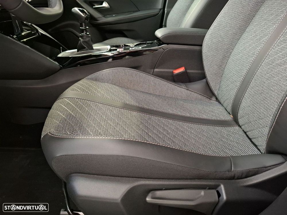 Peugeot 2008 1.2 PureTech Allure - 20