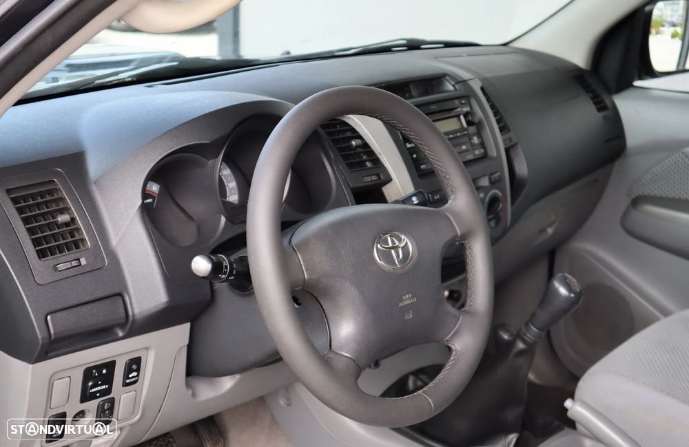 Toyota Hilux 2.5 D-4D CD AC - 14