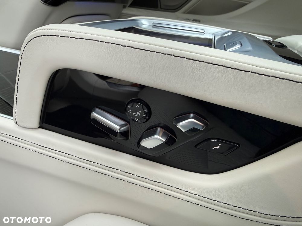 BMW Seria 7 750Li xDrive sport - 31