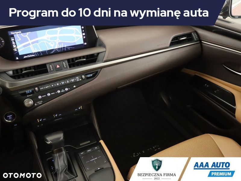 Lexus ES - 10