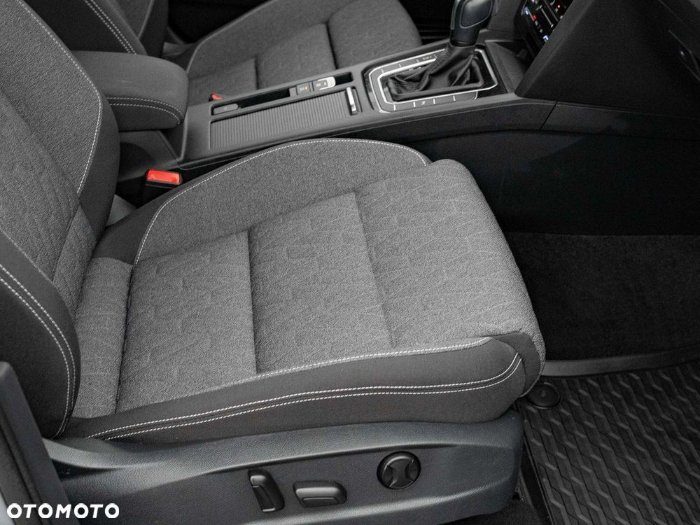 Volkswagen Passat - 33