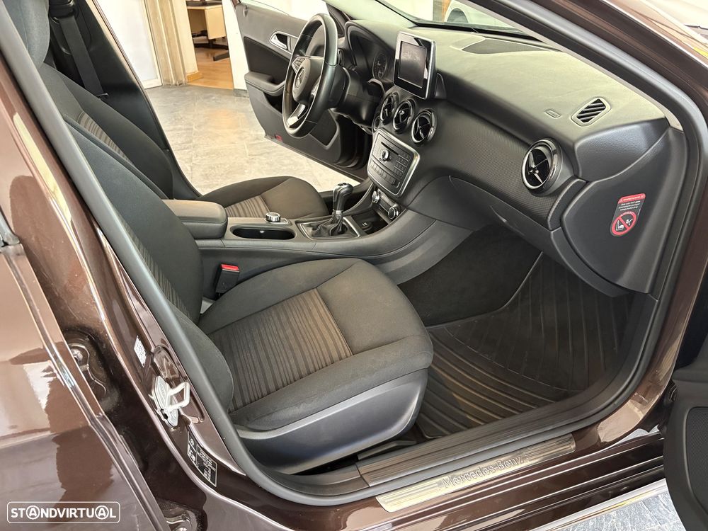 Mercedes-Benz A 180 d BlueEFFICIENCY Edition - 13