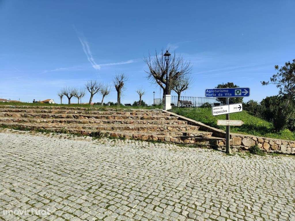 Moradia para recuperar localizada em Alvito, inserida numa zona pri... - Grande imagem: 5/22