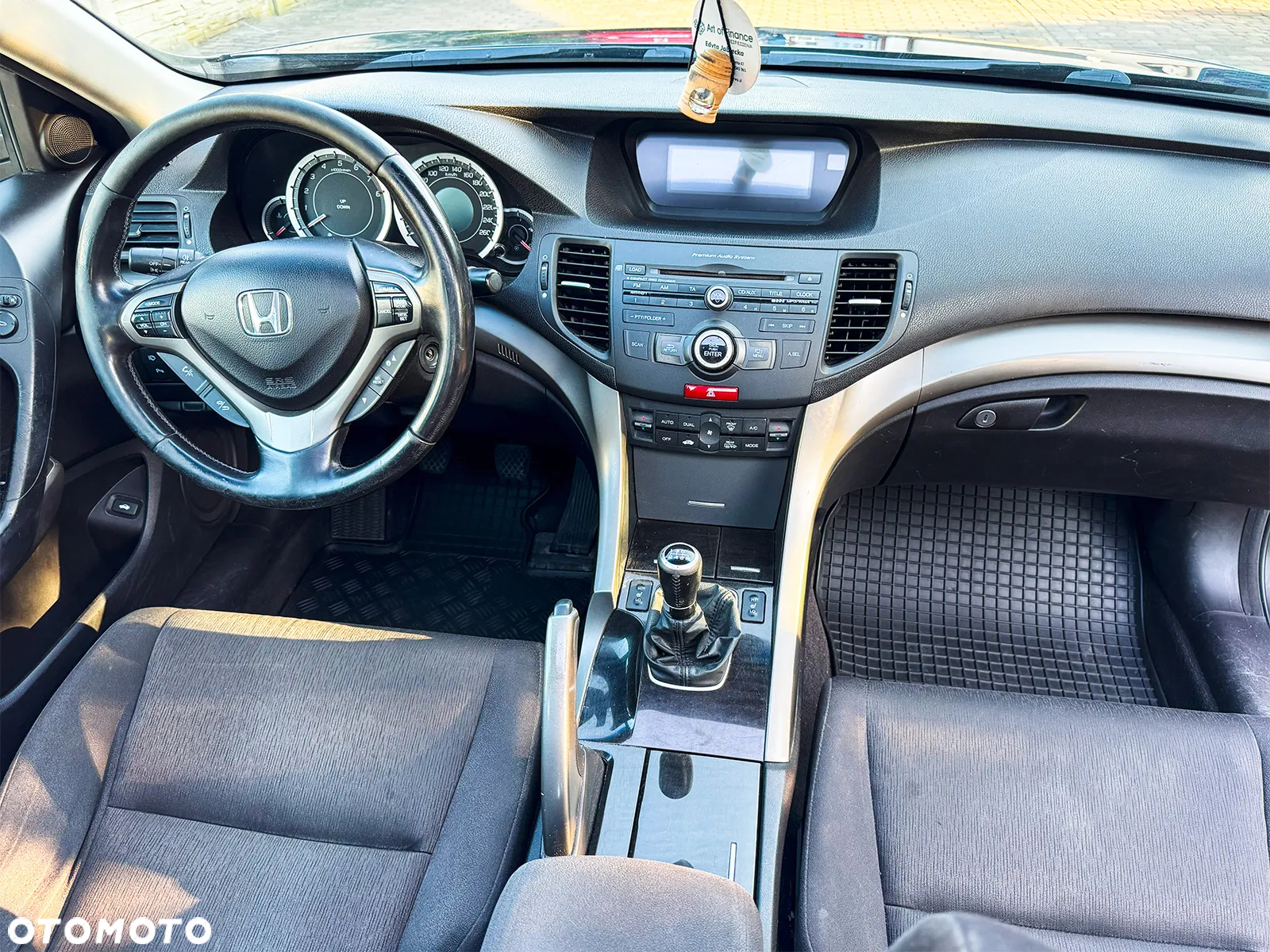 Honda Accord 2.0 Executive - 17