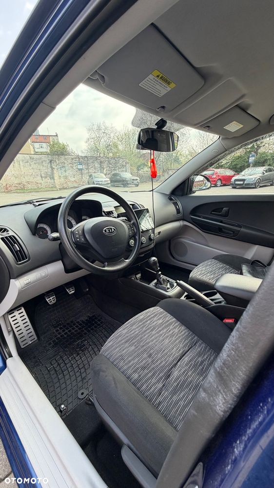 Kia Ceed 1.4 L - 17
