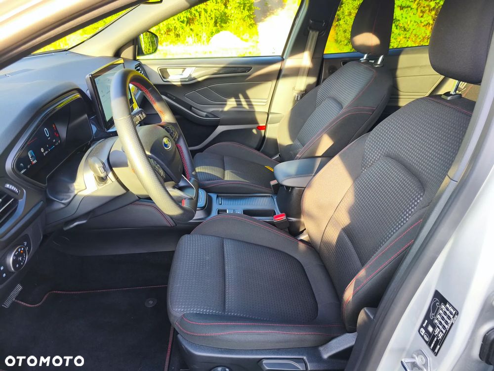 Ford Focus 1.0 EcoBoost Hybrid ST-LINE - 10