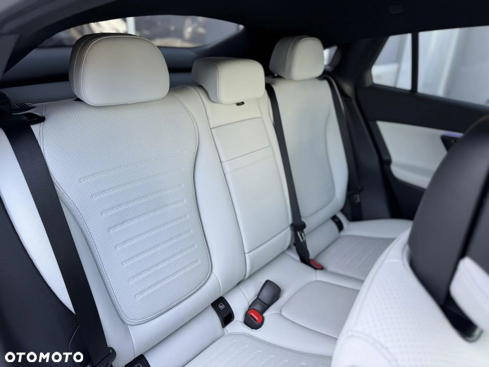 Mercedes-Benz GLC Coupe 300 de PHEV 4-Matic AMG Line - 13