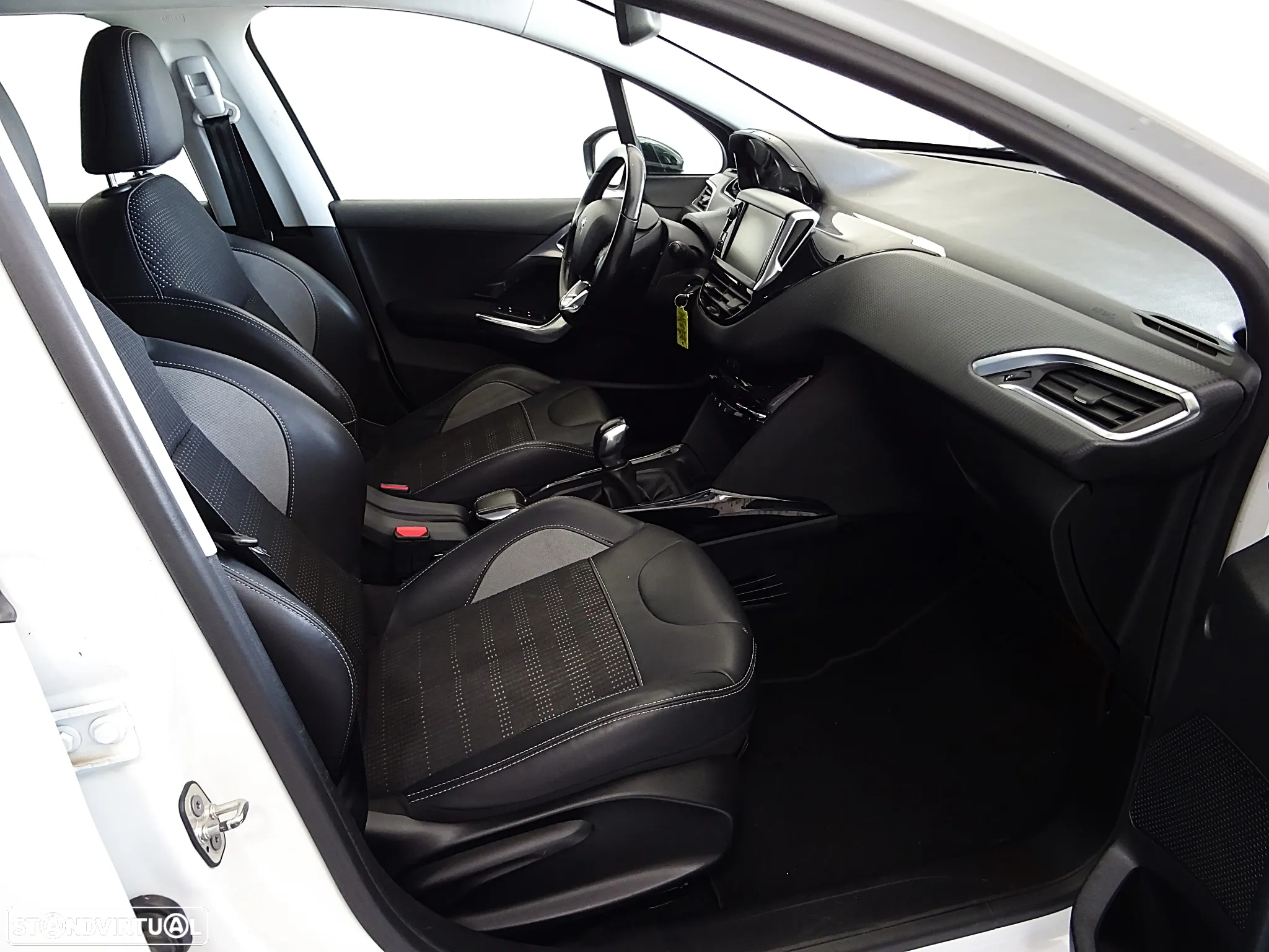Peugeot 2008 1.2 PureTech Allure - 9