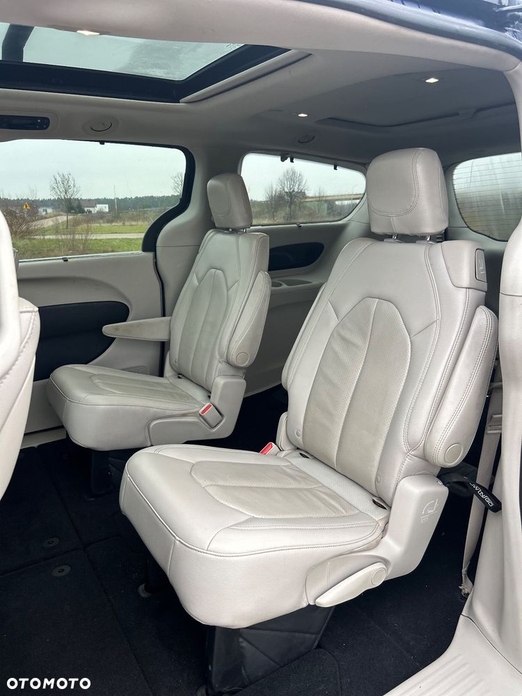 Chrysler Pacifica - 15