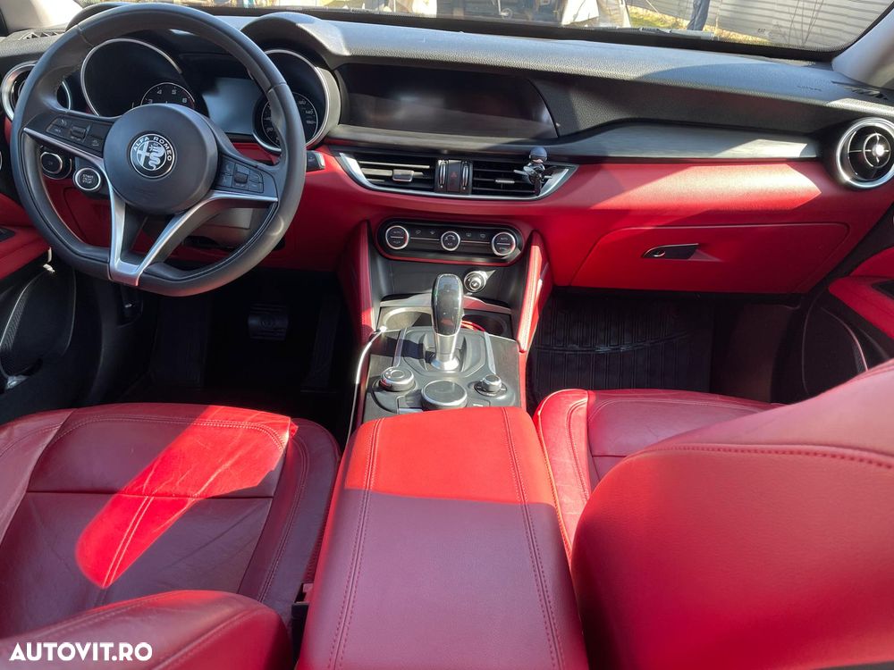 Alfa Romeo Stelvio 2.0 Turbo 16V AT8-Q4 Veloce - 4