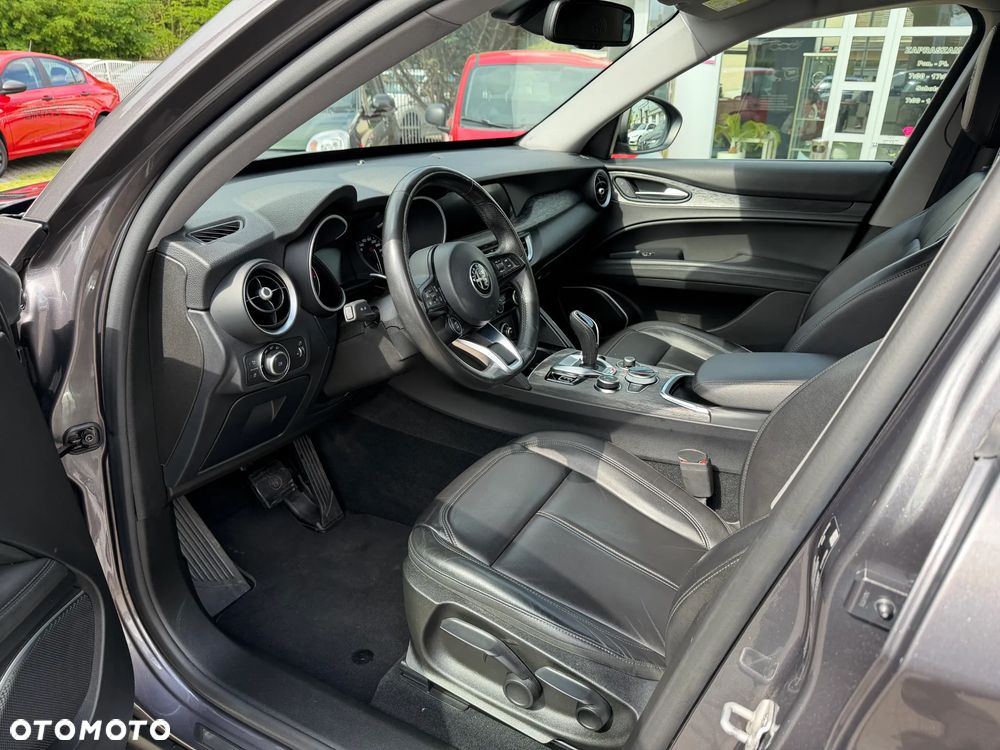 Alfa Romeo Stelvio - 9