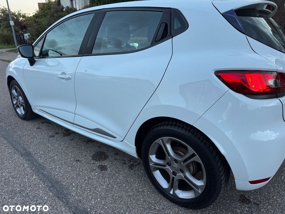 Renault Clio - 17