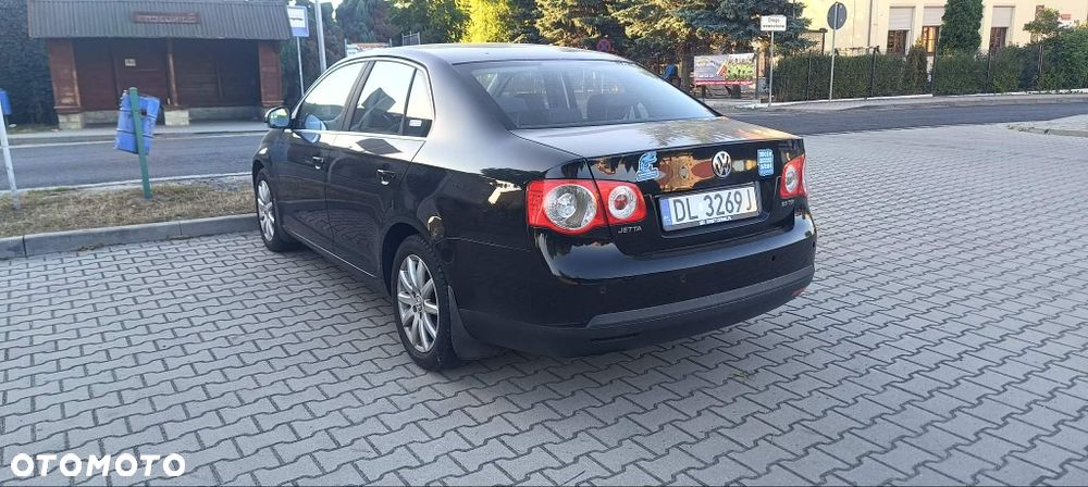 Volkswagen Jetta - 1