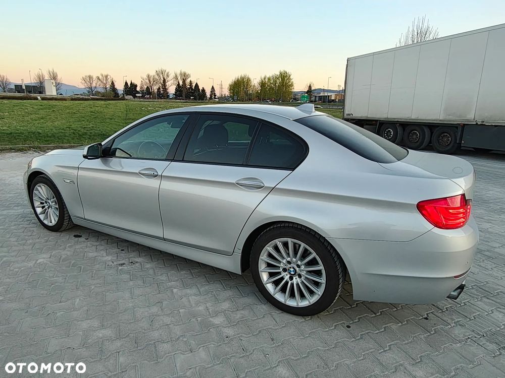 BMW Seria 5 528i xDrive - 4