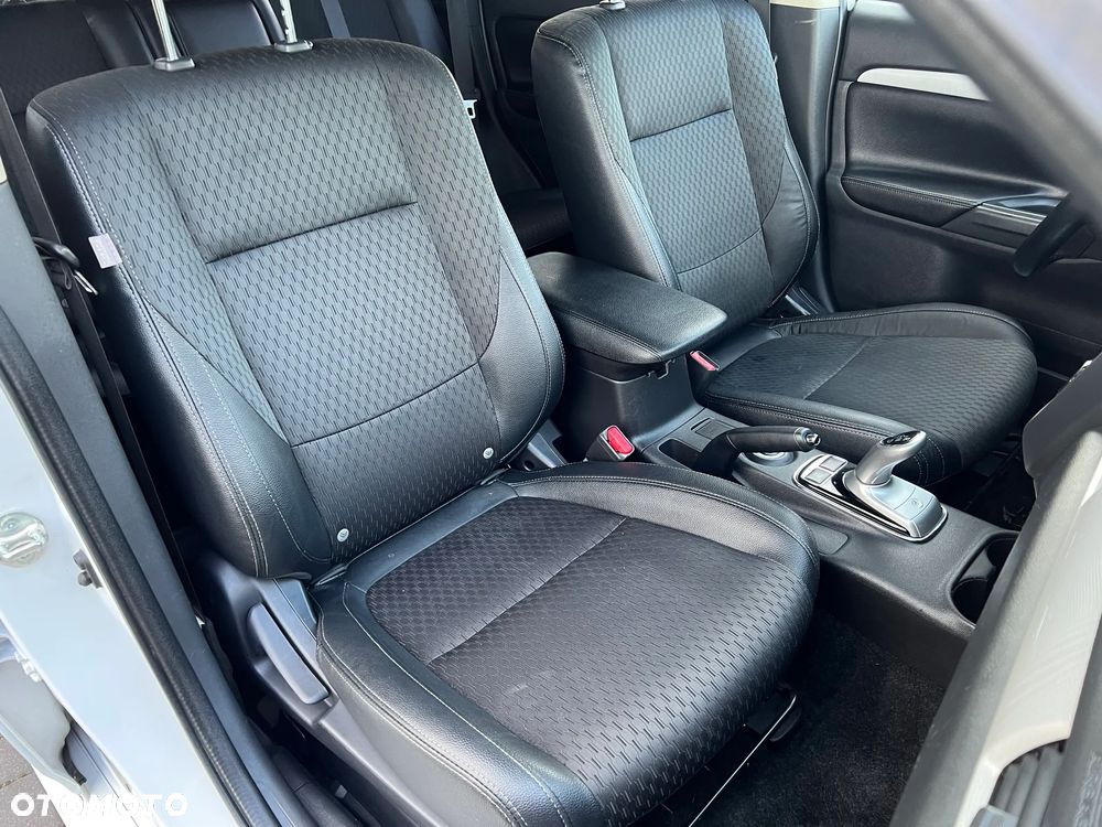 Mitsubishi Outlander 2.0 4WD Plus - 5