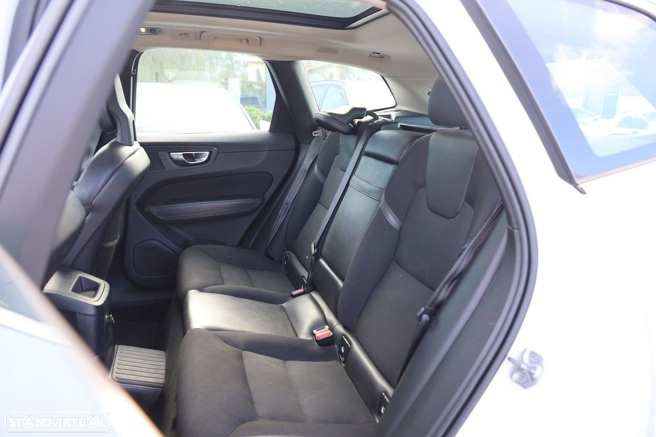 Volvo XC 60 2.0 T8 PHEV Momentum AWD - 9