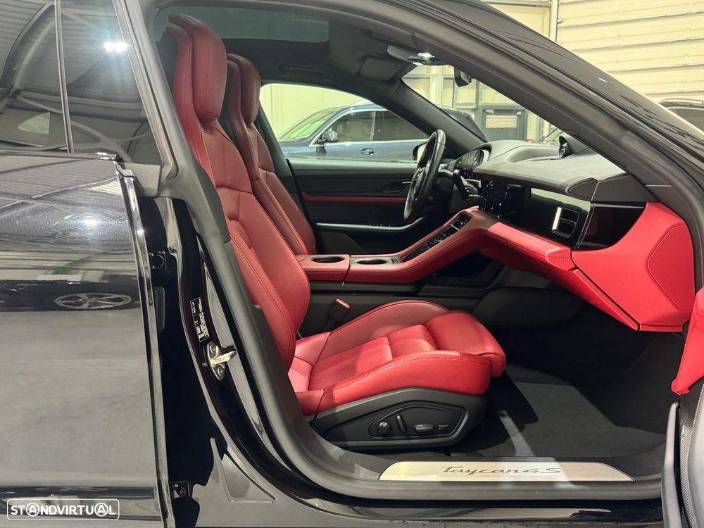 Porsche Taycan 4S - 33