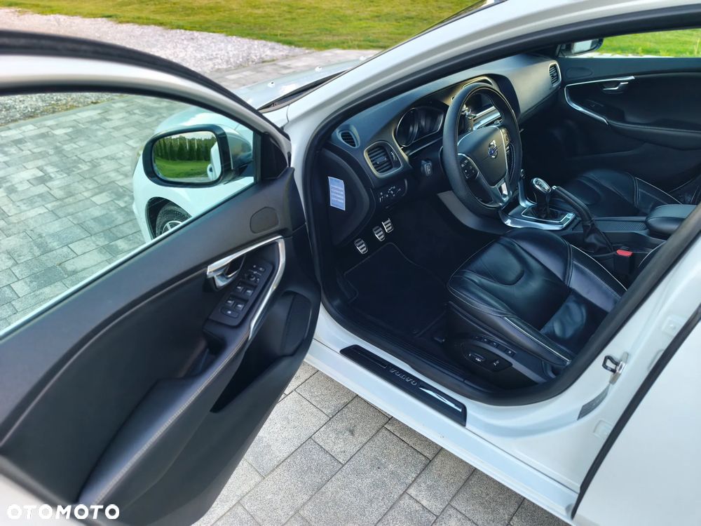 Volvo V40 T3 R-Design Momentum - 28