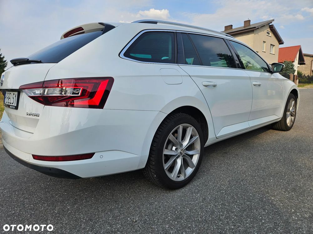 Skoda Superb 2.0 TDI DSG Sportline - 11