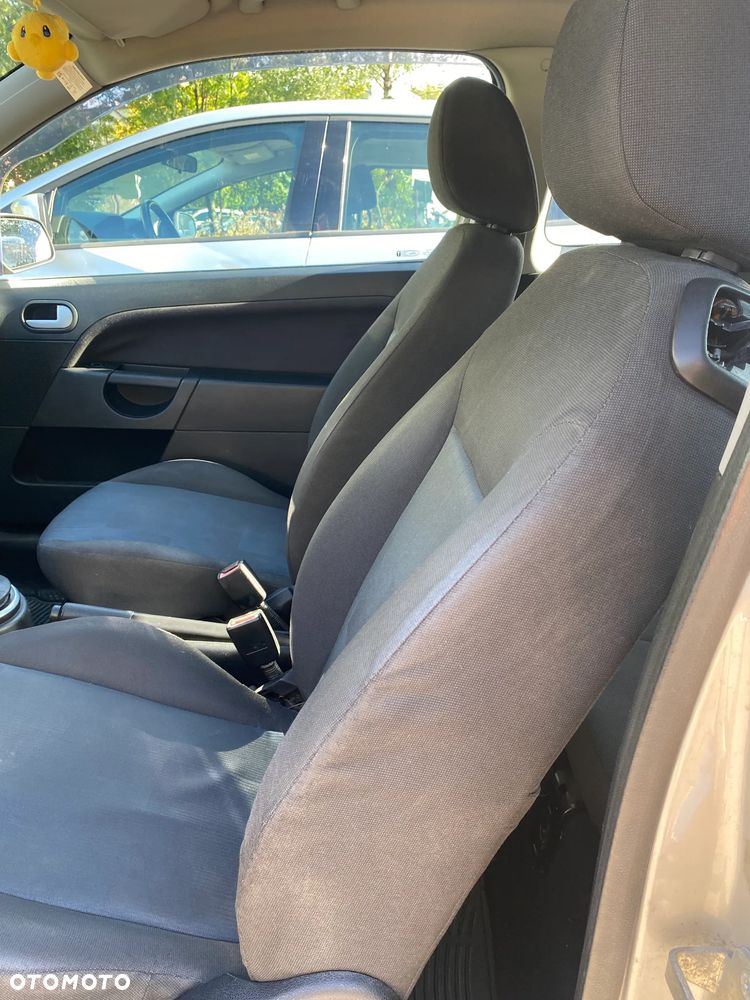 Ford Fiesta 1.4 Ambiente - 16
