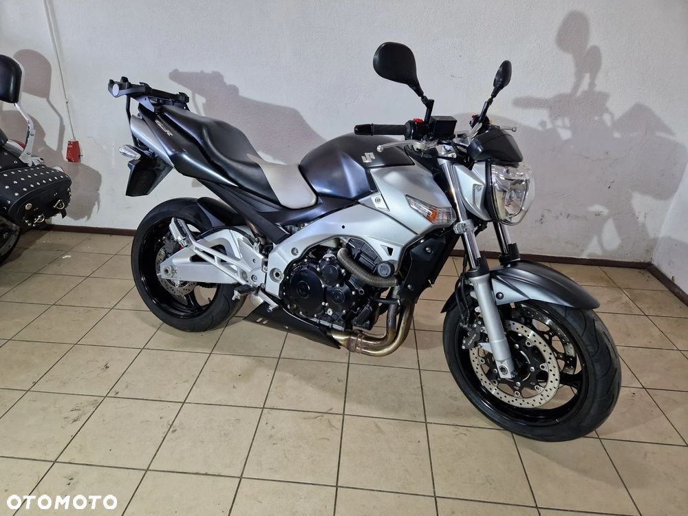 Suzuki GSR - 1