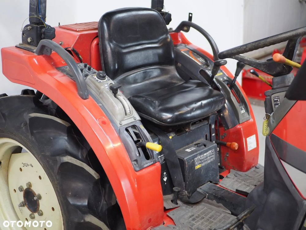 Mitsubishi MT221 - 5