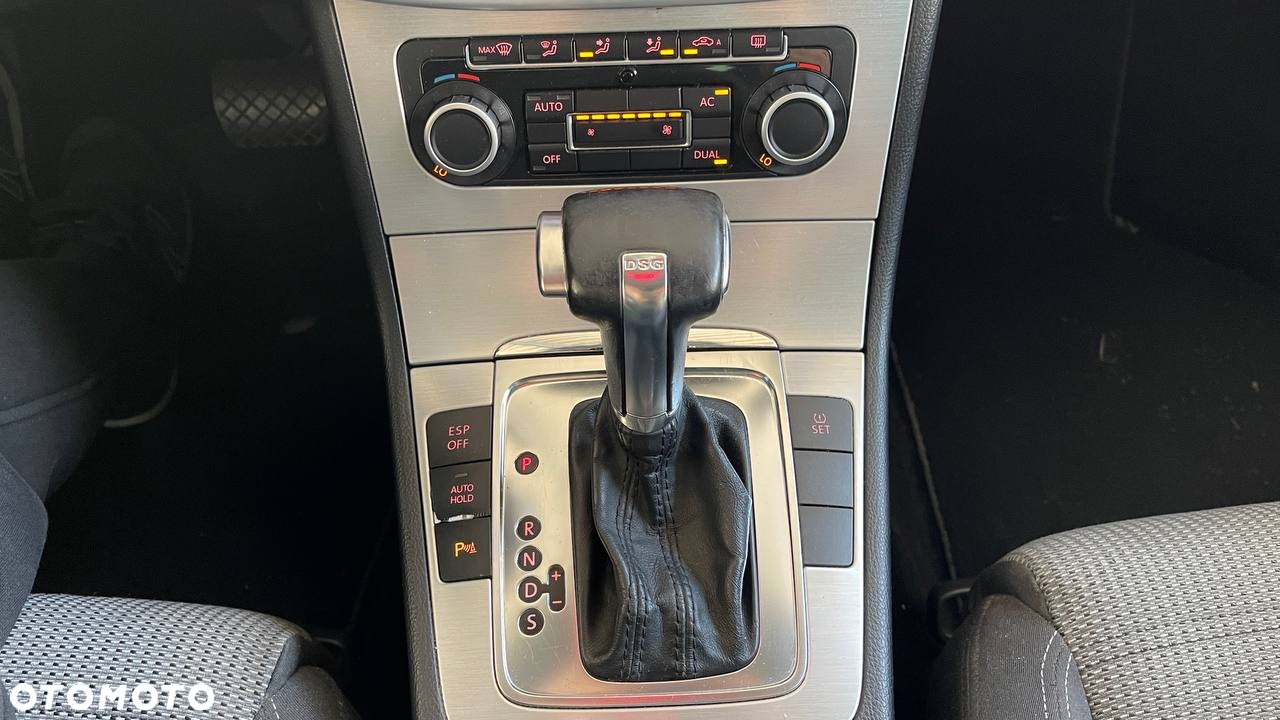 Volkswagen Passat - 14