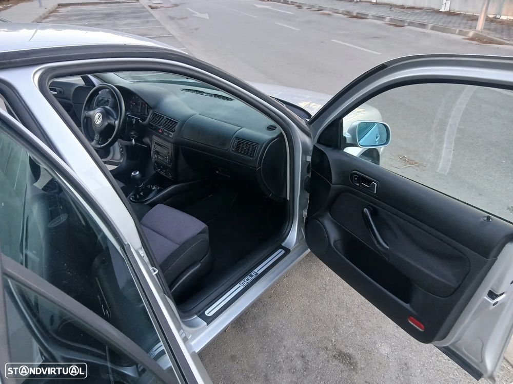 VW Golf 1.9 TDi 25 Anos - 9