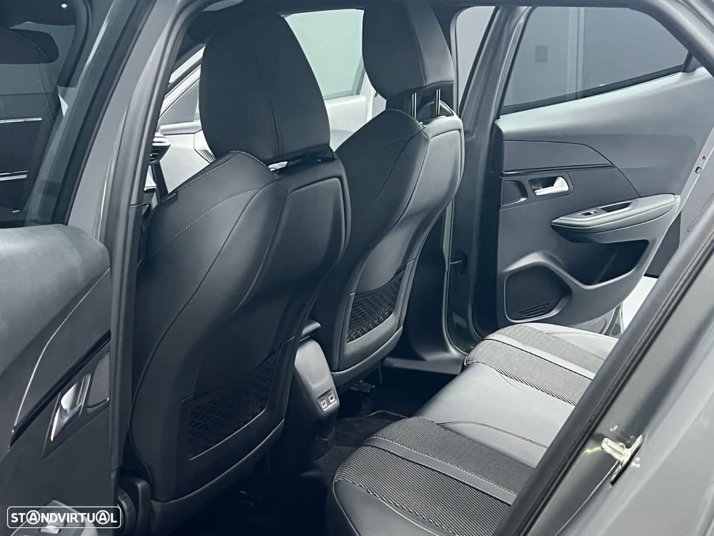 Peugeot e-2008 GT - 12