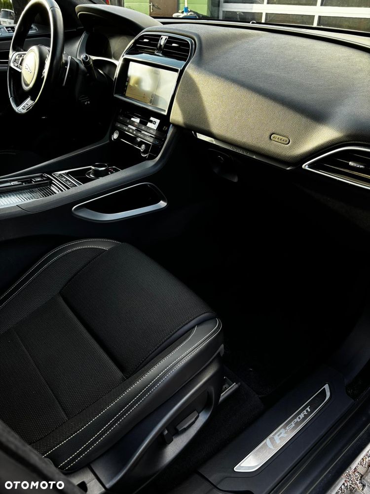 Jaguar F-Pace 2.0 i4D AWD R-Sport - 13