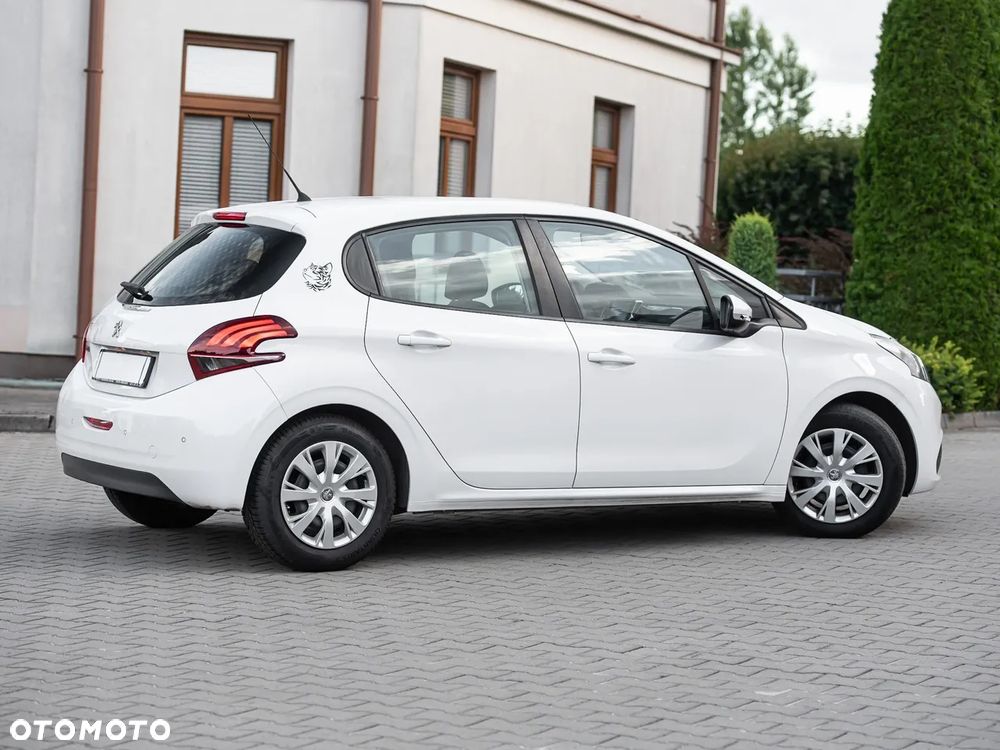 Peugeot 208 - 6