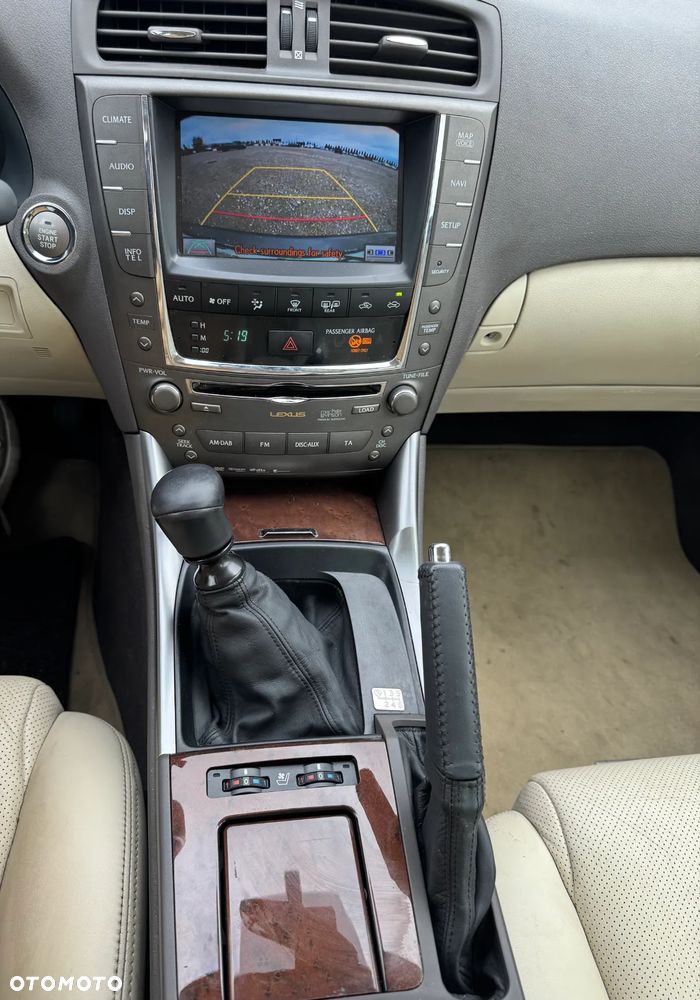Lexus IS 220 D Prestige - 8