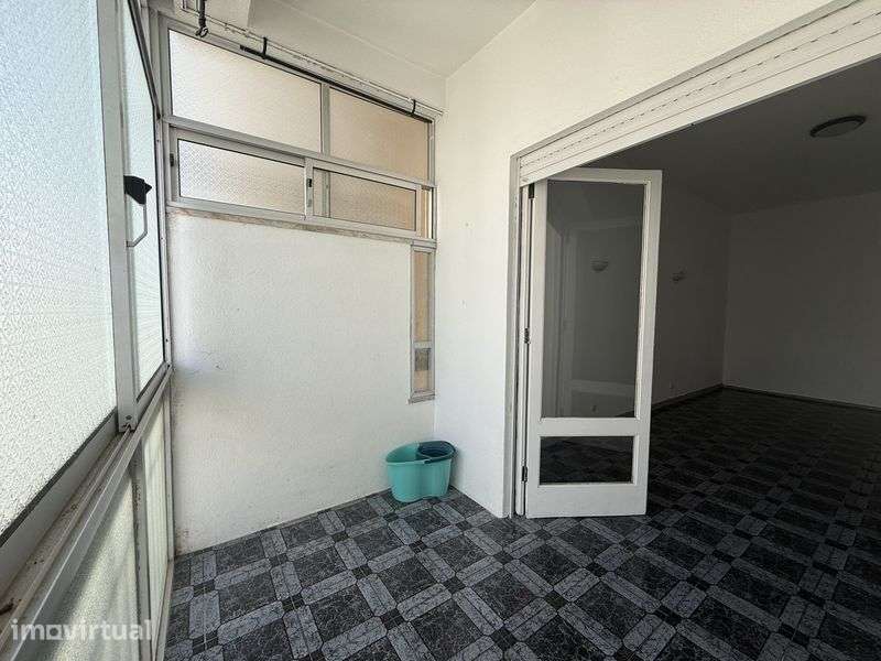 T2 Oeiras, cozinha equipada, bom estado - Grande imagem: 4/12