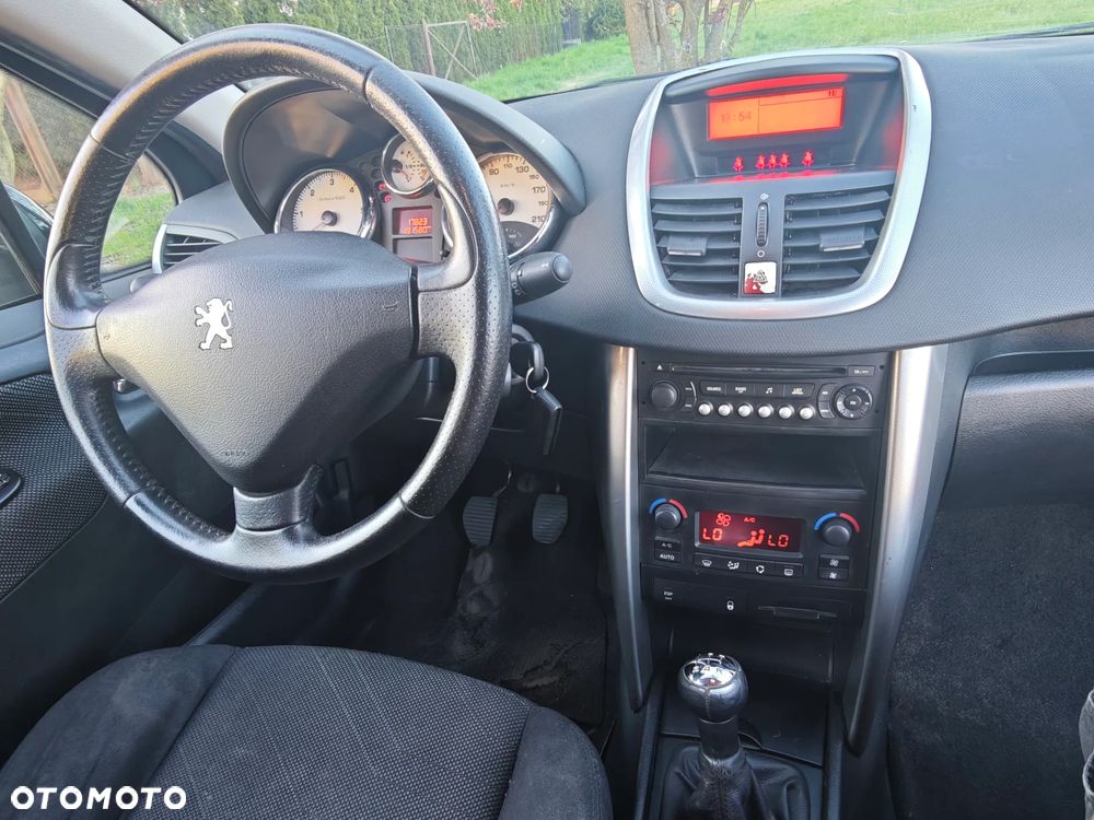 Peugeot 207 - 18