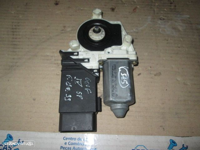 Motor Elevador Vidro 7746002102 VW GOLF 4 1999 FE VW GOLF 4 1J 2003 1.9SDI 70CV 5P CINZA ESCURO FE VW BORA 2004 1.9TDI 90CV 4P PRETO FE - 2