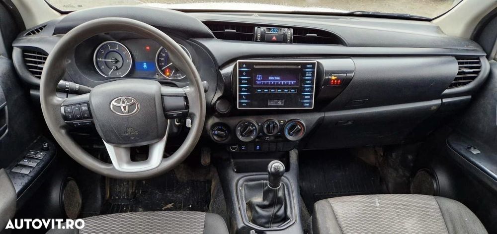 Toyota Hilux 4x4 Double Cab M/T Style - 4